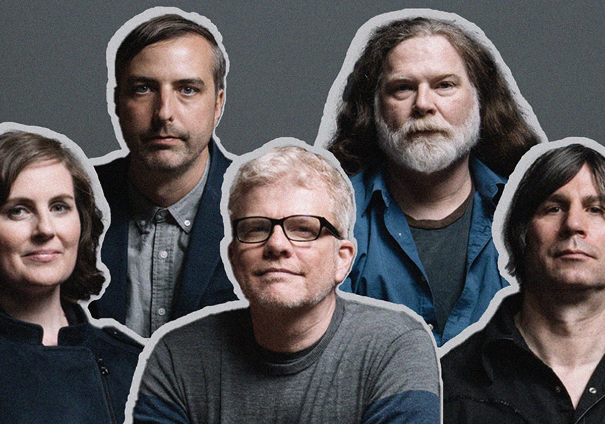 The New Pornographers, con su baterista Joe Seiders arriba a la izquierda