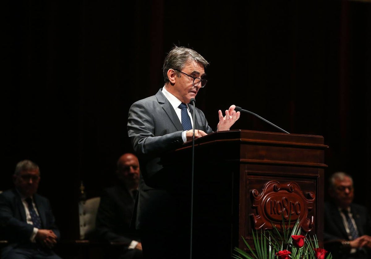 Victorino Martín durante el pregón taurino que ha pronunciado en el Teatro de la Maestranza
