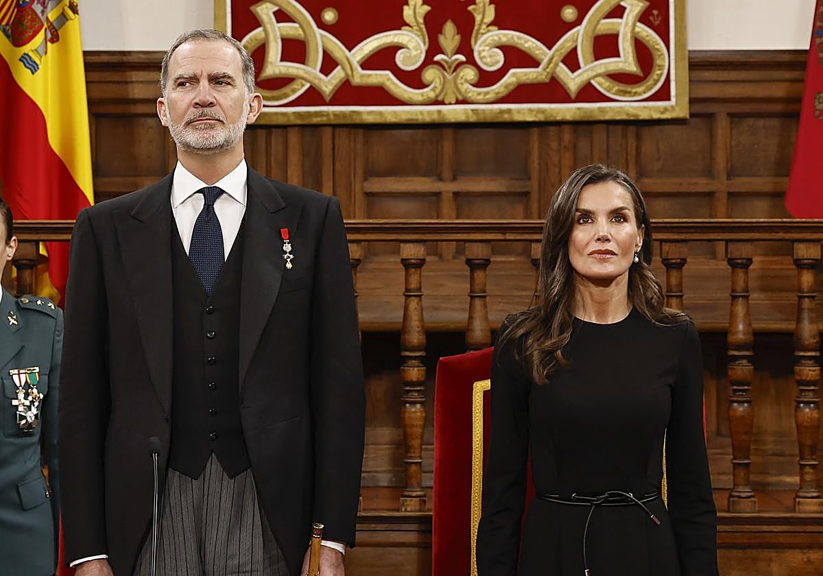 En vídeo: Discurso íntegro de Don Felipe durante el acto de entrega del Premio Cervantes | Foto: Los Reyes, durante el acto de entrega del premio Cervantes a Álvaro Pombo