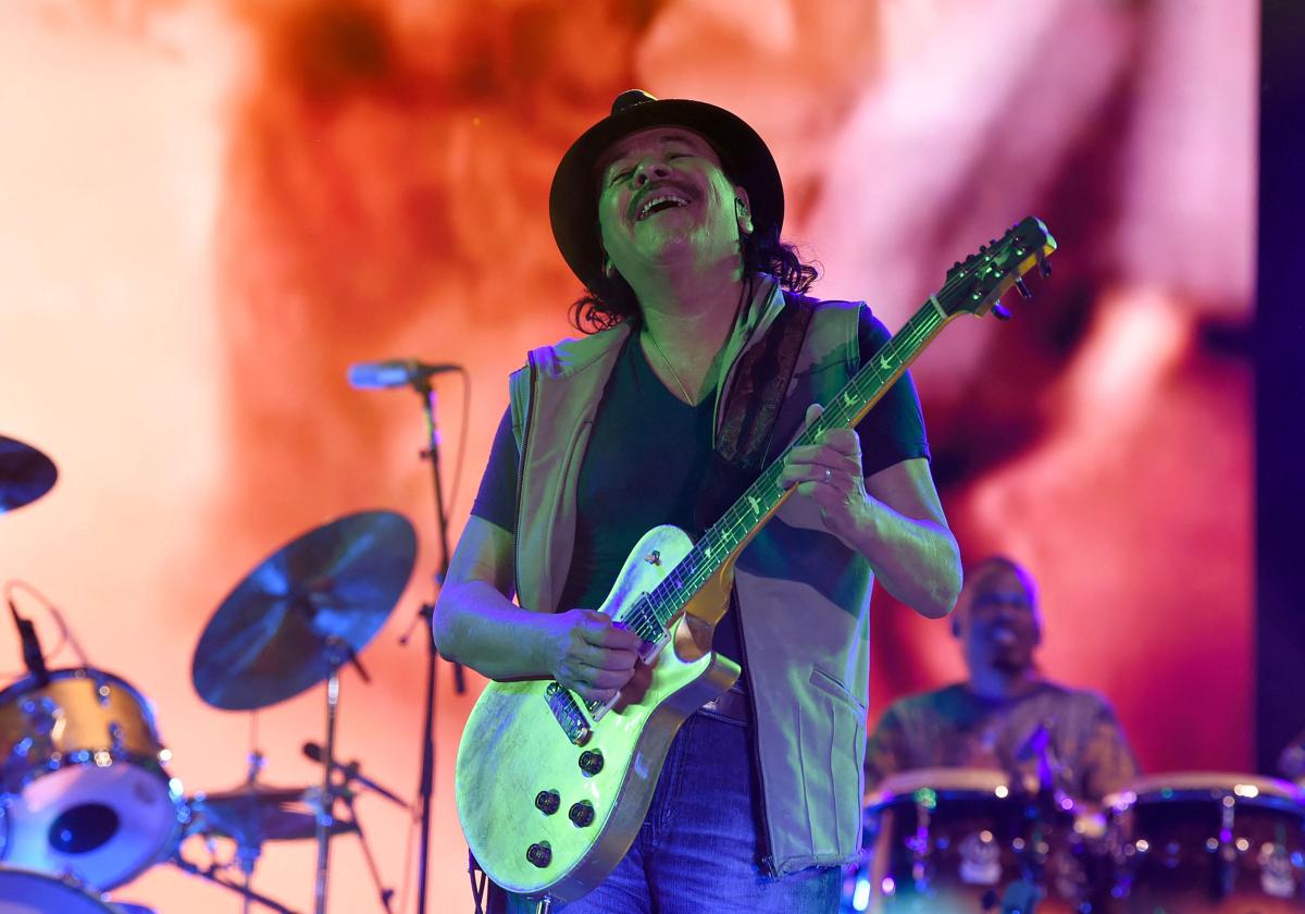 Carlos Santana, durante un concierto.