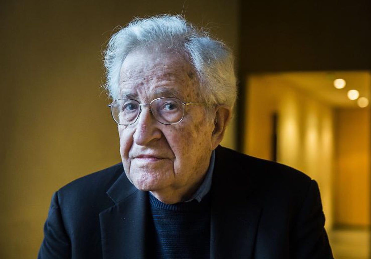 Noam Chomsky (Filadelfia, Pensilvania,  1928)