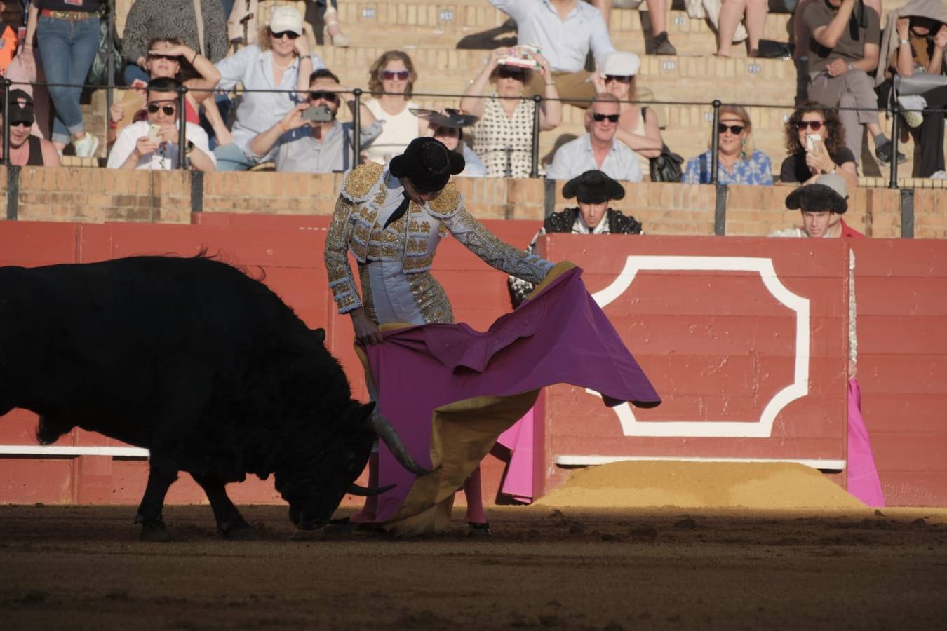 Samuel Navalón logró arranzar aplausos en la faena de su primero