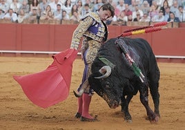 Tramposo, de nombre y forma, achica el descalabro de Fuente Ymbro en la Maestranza