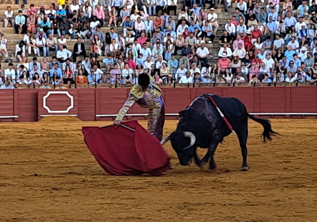 El novillero Javier Zulueta en una actuación en la Maestranza