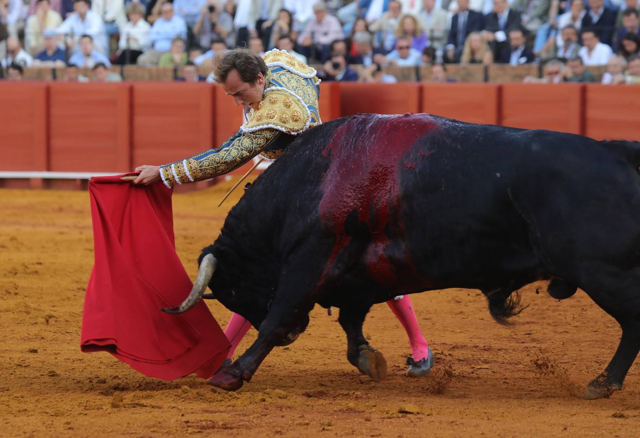 Román logró cortar una oreja en la Maestranza