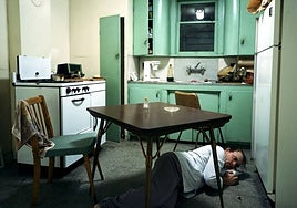 La foto, casi documental, casi escenificada, de Jeff Wall