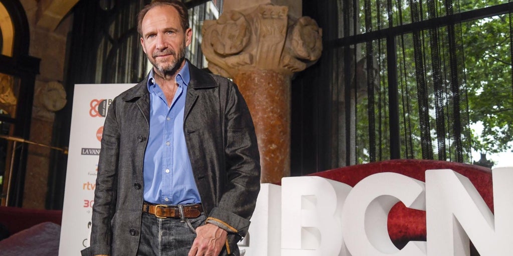 Ralph Fiennes, sobre el cónclave: «Me pregunto por qué no estoy allí»