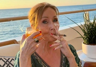 J.K. Rowling: «Nadie en su sano juicio cree que los humanos pueden cambiar de sexo»