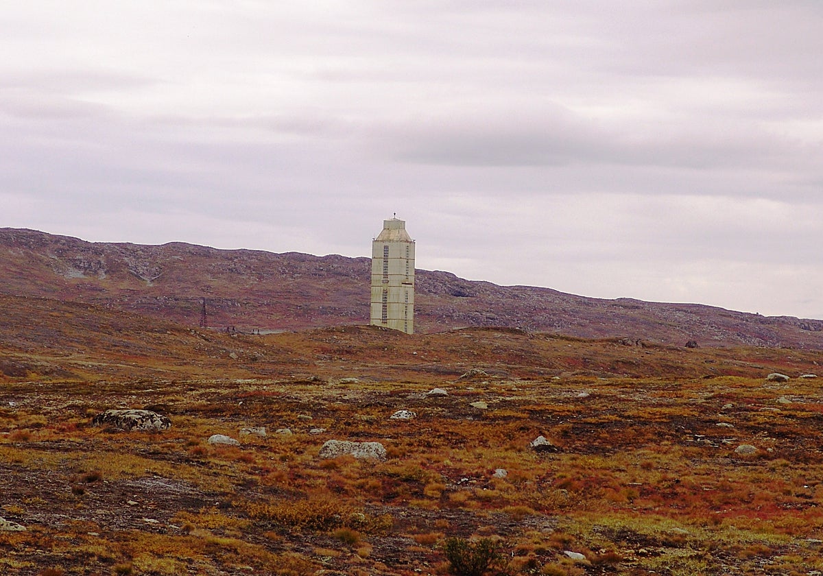 Estructura en forma de torre construida sobre el pozo de Kola