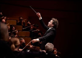 Gustavo Dudamel pone el broche de oro a la temporada 24/25 de Ibermúsica debutando con la London Symphony Orchestra