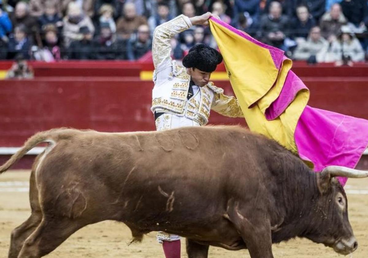 Toros en Las Ventas de Madrid por San Isidro, en directo: última hora de Román, Jesús Enrique Colombo e Isaac Fonseca hoy