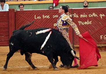 Victor Hernández corta una oreja al tercero a base de valor y firmeza