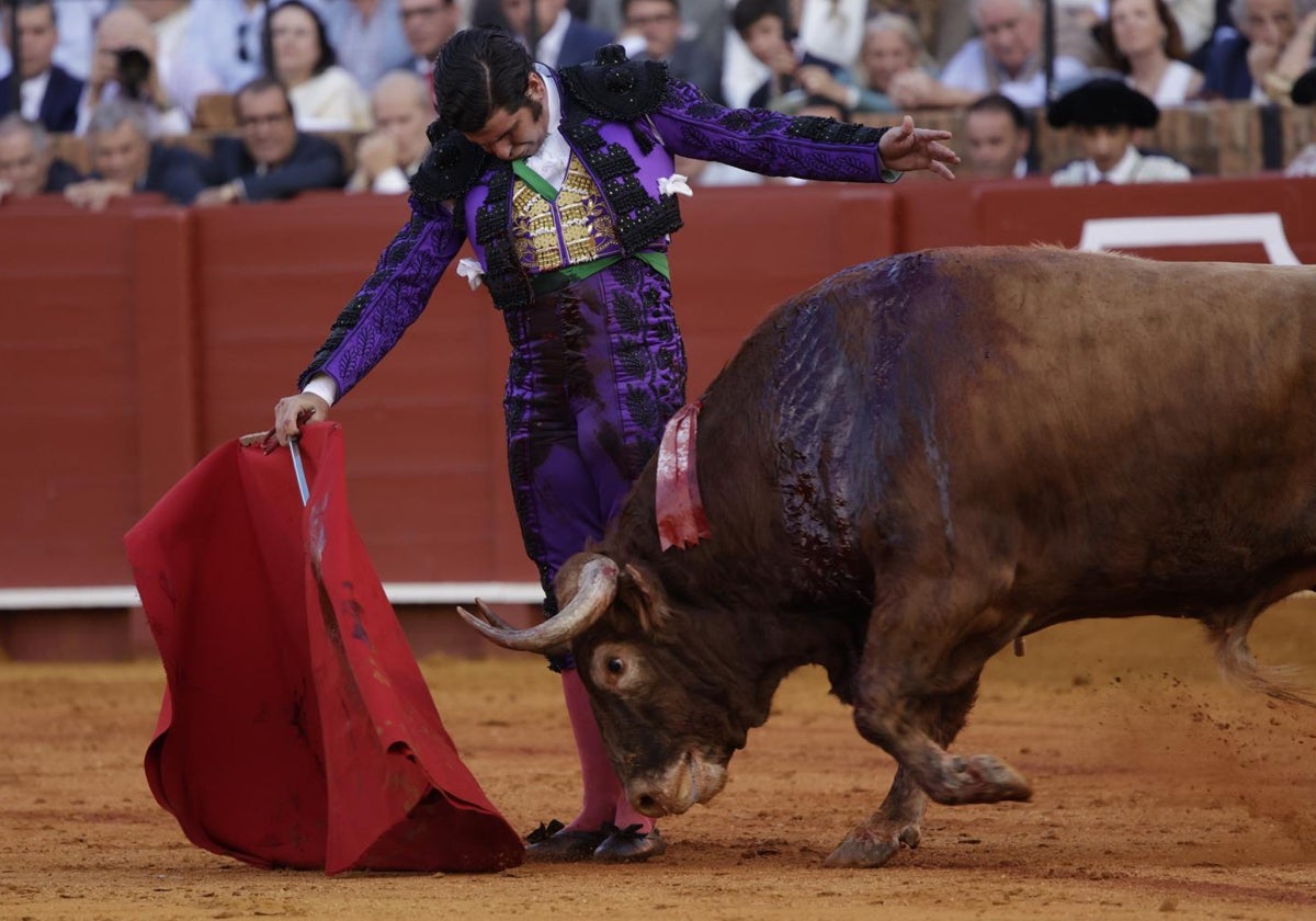 Morante de la Puebla toreando este viernes en la Maestranza