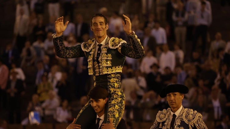 Toros en Sevilla, en directo: sigue la corrida con Manuel Escribano, Pepe Moral y Esaú Fernández en la Maestranza