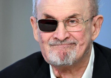 Condenado a 25 años de prisión el hombre que apuñaló a Salman Rushdie