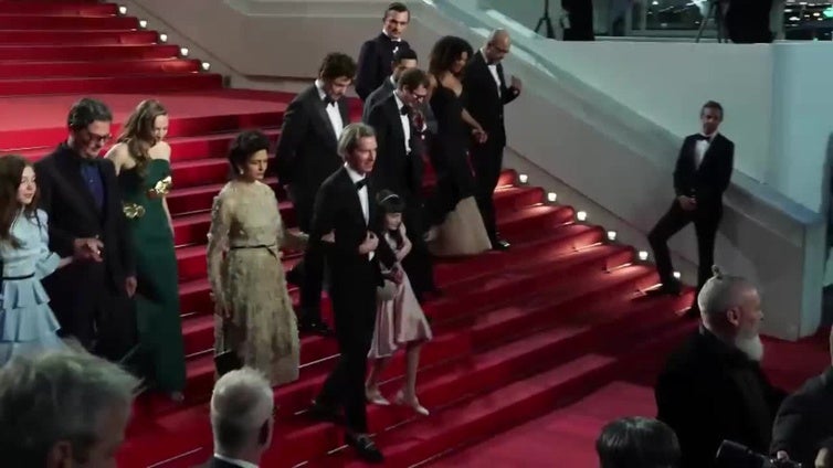 Imágenes del equipo de 'The Phoenician Scheme' a la salida de la proyección de la película en Cannes