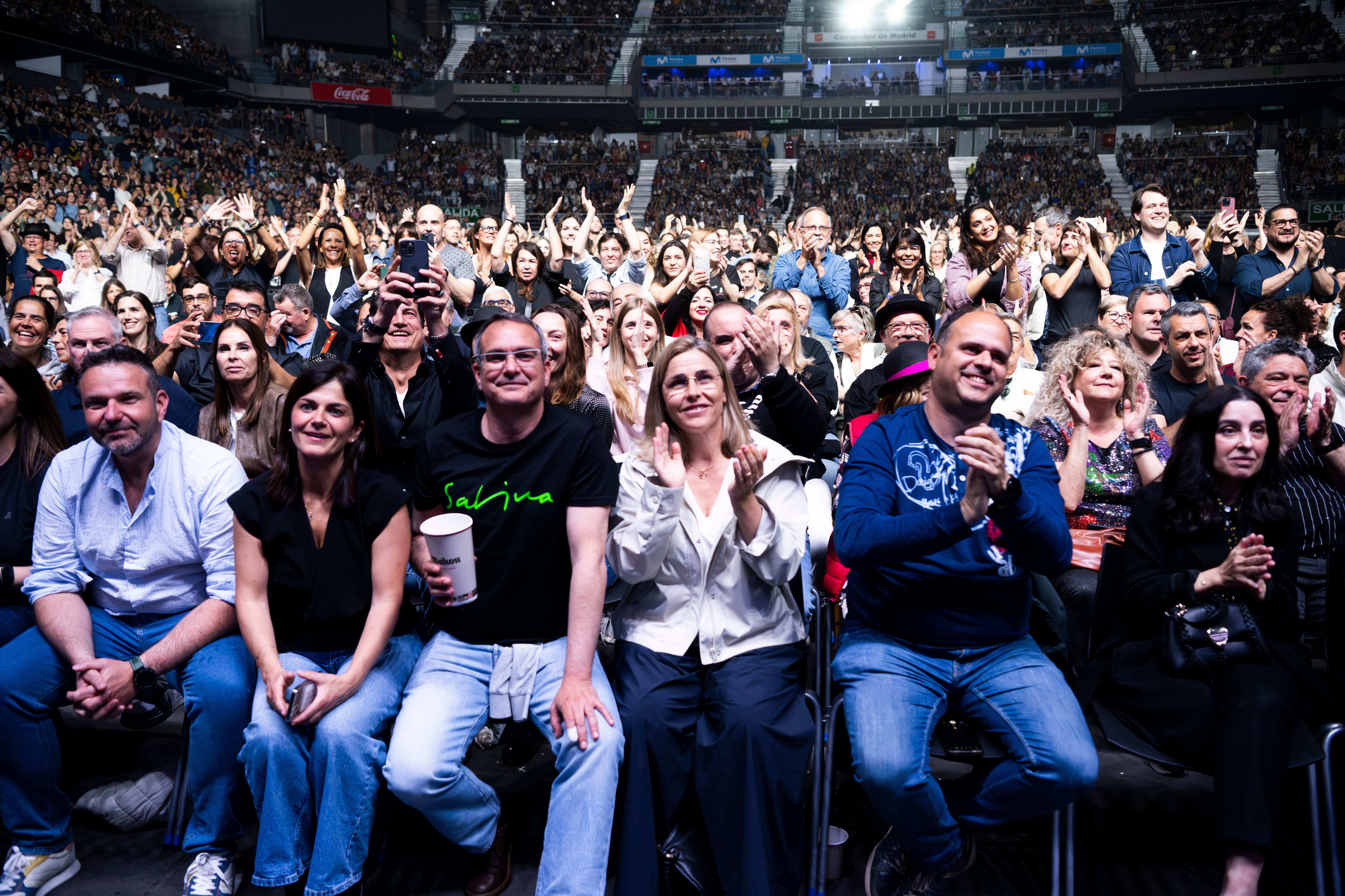 Un grupo de los muchos fans que han asistido al concierto de Sabina