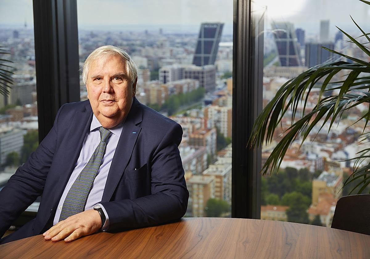 Nikita Harwich, fotografiado en la Torre IE