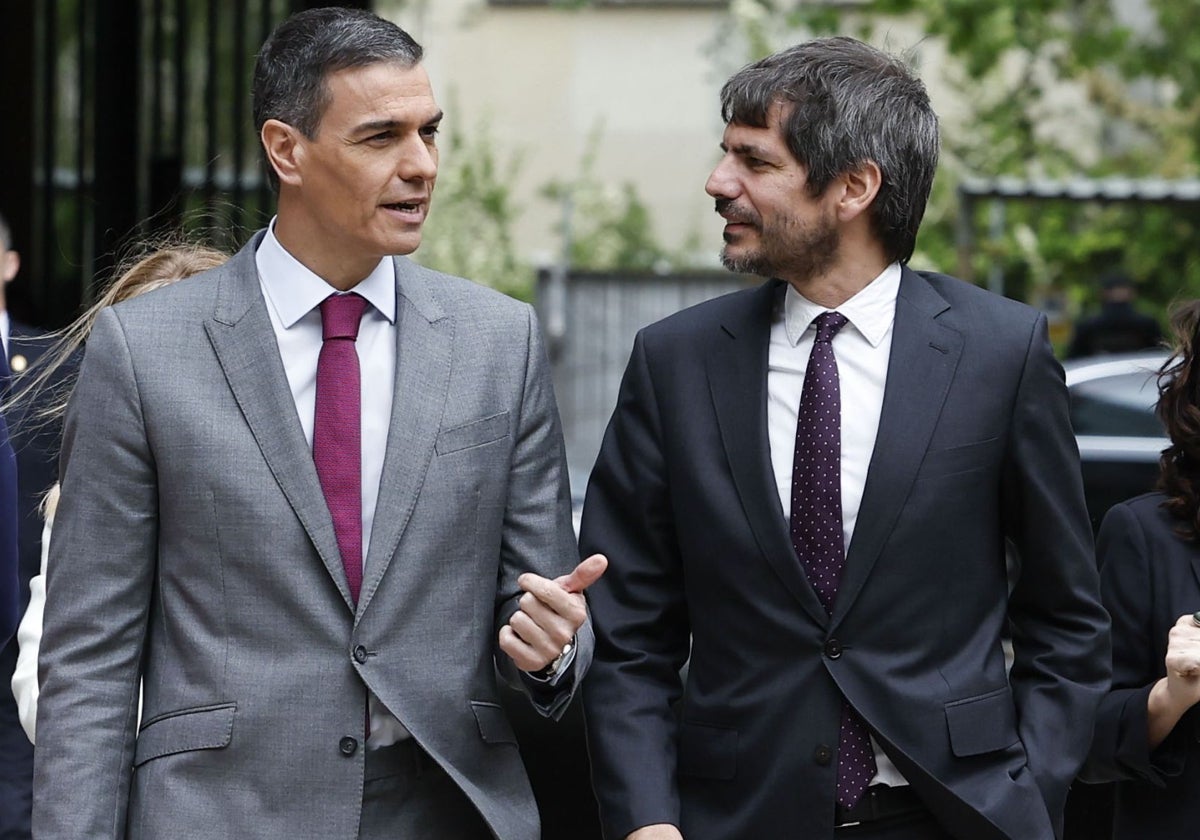 Pedro Sánchez y Ernest Urtasun, en un acto organizado en el Museo del Traje