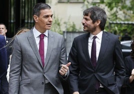 Pedro Sánchez y Ernest Urtasun, en un acto organizado en el Museo del Traje
