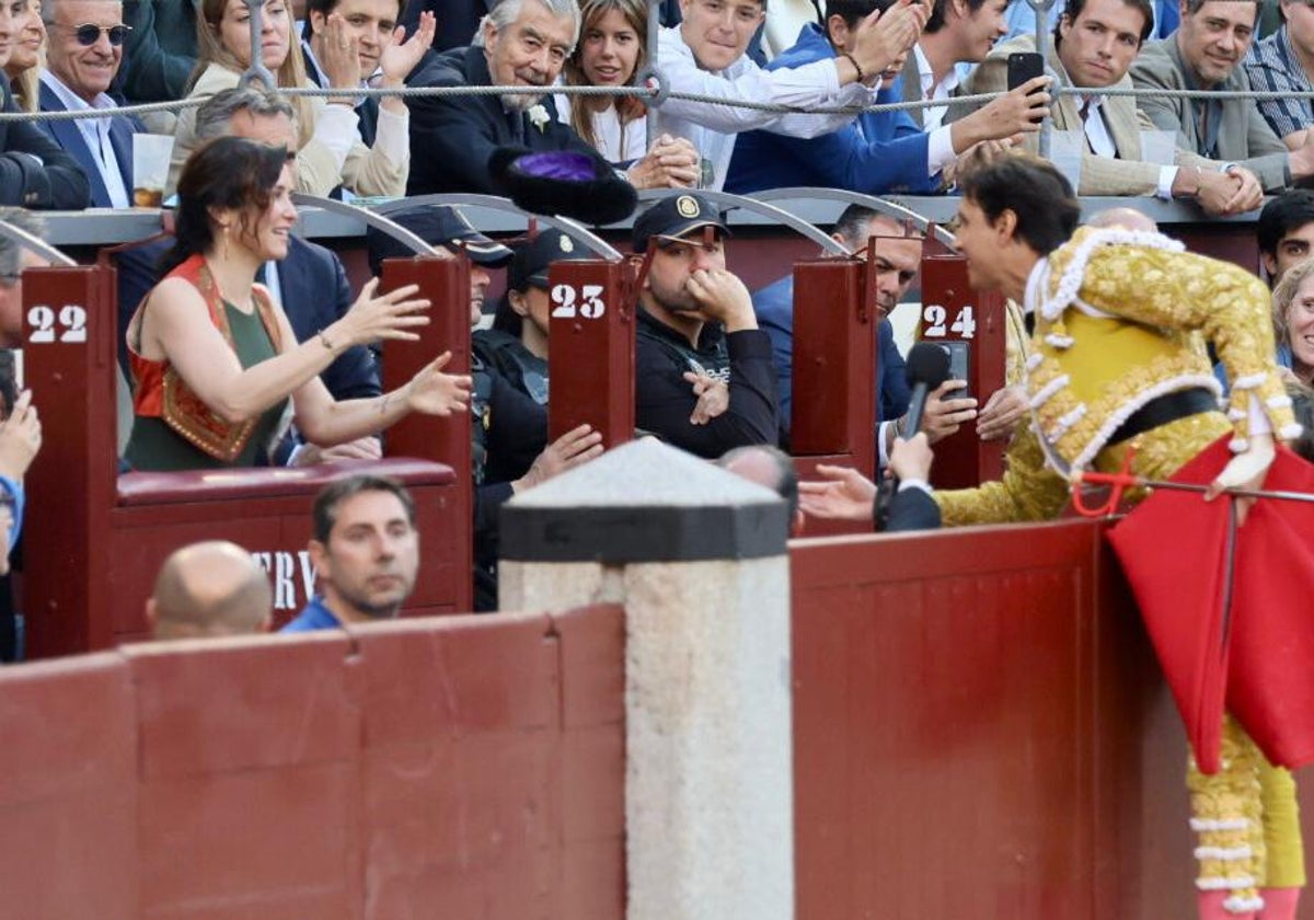 Roca Rey brinda a Ayuso en Las Ventas