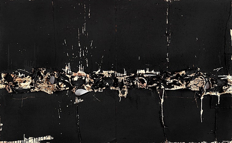 Imagen principal - Arriba, 'Cuadro 97', de Millares. Sobre estas líneas, a la izquierda, 'Crucifixión', de Saura. A la derecha, 'Pintura nº 21', de Canogar. Las tres obras se incluyen en la exposición 'El Paso. Vanguardia y compromiso' en la Fundación Chirino de Las Palmas