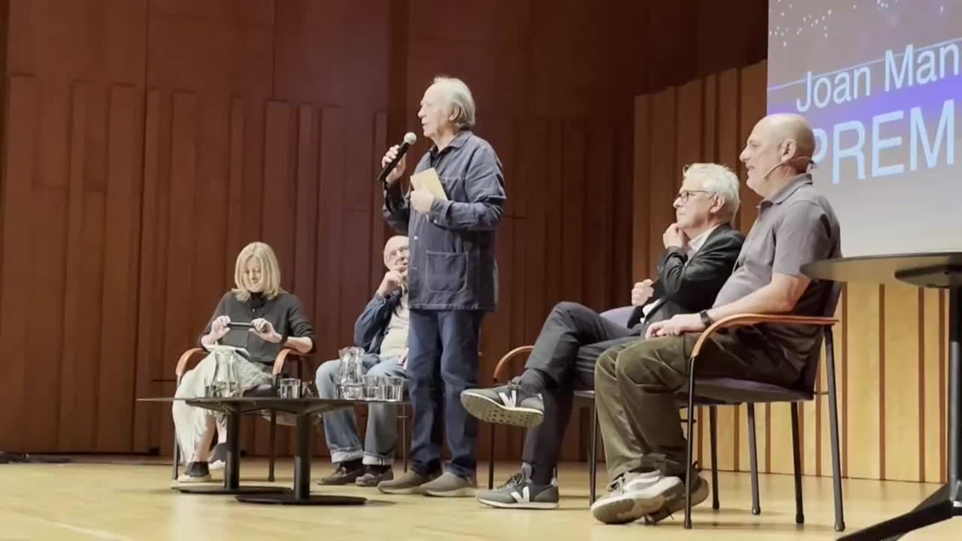 Serrat recibe el premio KM13.774 por construir un vínculo gigante entre América y Cataluña