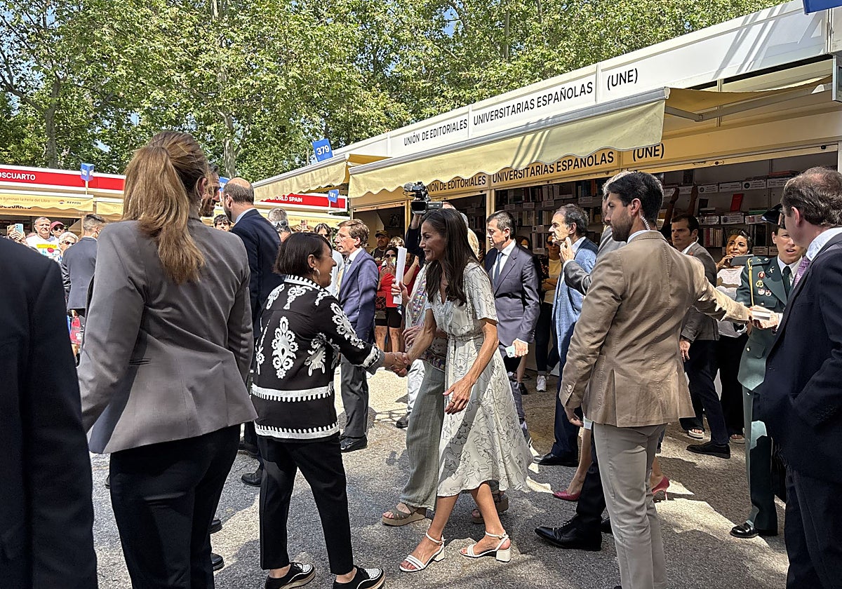UNE Yayıncıları İspanyolca ve Portekizce Savunma Madrid 2025 Kitap Fuarı'na bilim dilleri olarak alıyor