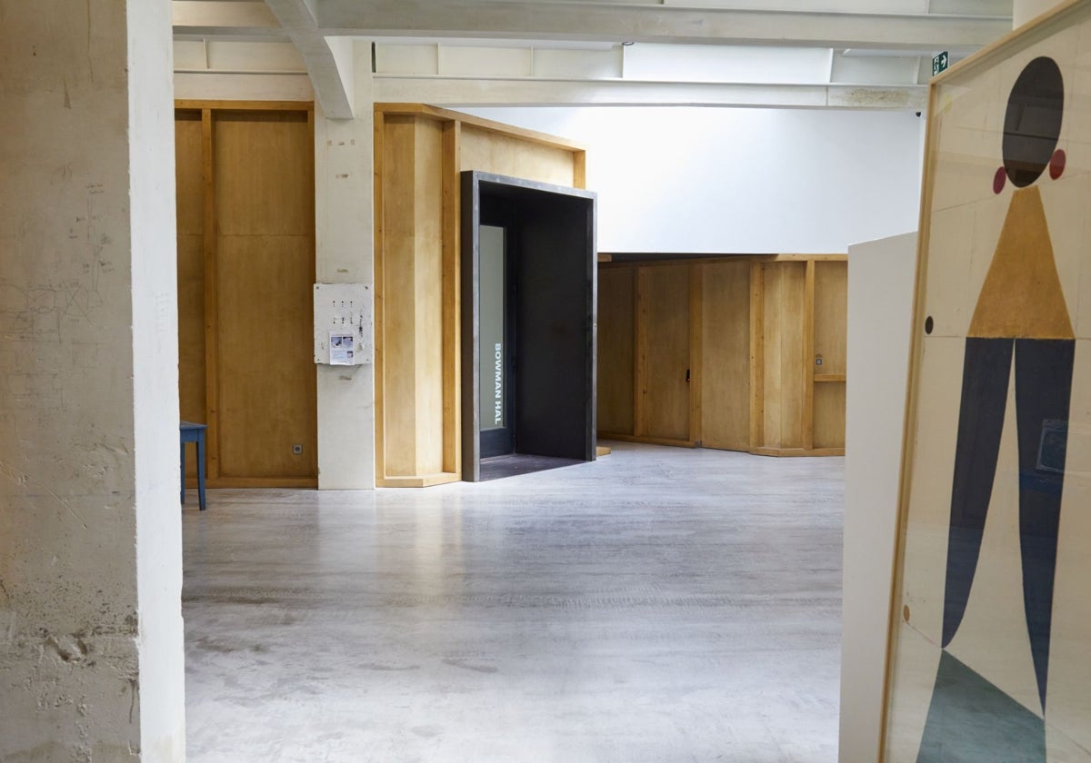 Detalle de la entrada de acceso de la galería Bowman Hal en las instalaciones de SOLO CSV G