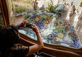 La Casa Battló recupera la alegría y brillantez creativa de su jardín y fachada interior