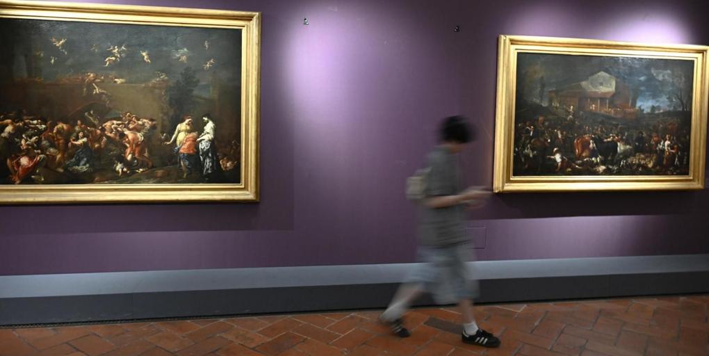 La Galería de los Uffizi declara la guerra a los selfis tras los daños causados por un turista: «Son una plaga»