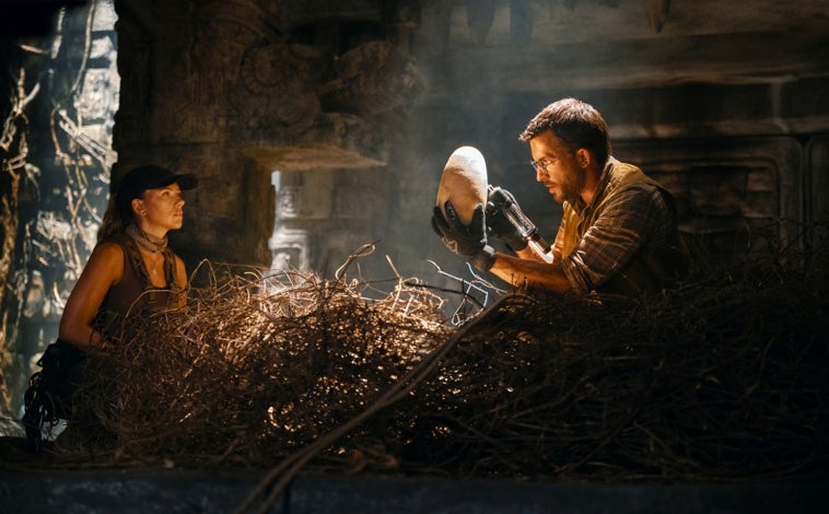Imagen principal - Fotogramas de Jurassic World: el renacer