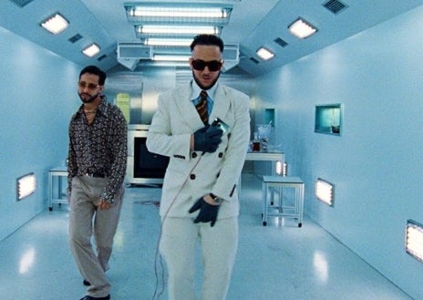 Sekundärbild 1 – Oben: W Sound, Beéle und Ovy am Schlagzeug. Bass: C. Tangana und Mora; und Karol G und Feid