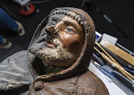 Imagen secundaria 1 - Siglos de polvo, cera y humedad: el belén napolitano más antiguo de Europa &#039;revive&#039; en Mallorca