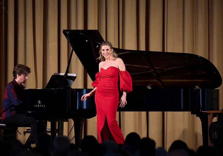 La soprano Pilar Alva-Martín defiende la voz del maestro Juan-Alfonso García en el Festival de Granada