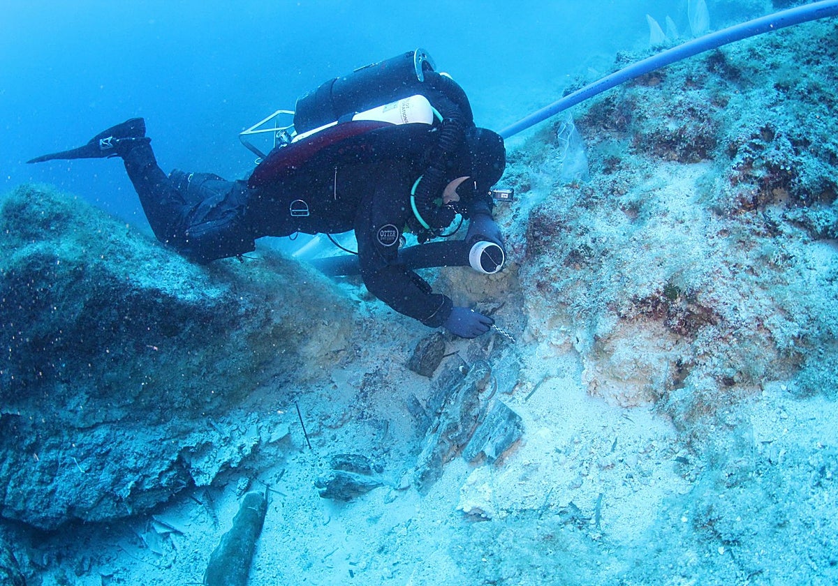 Excavaciones subacuáticas en el pecio de Anticitera