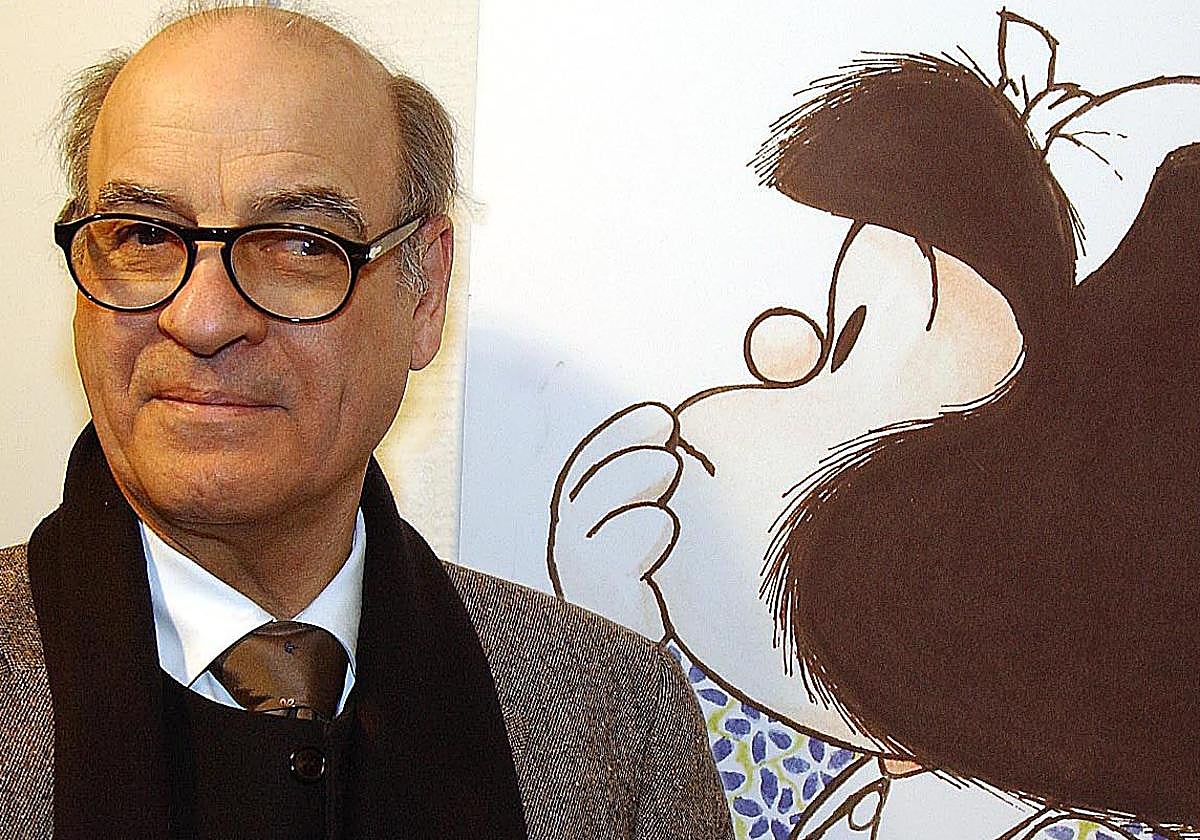Quino en la inauguraci`on de una muestra sobre Mafalda en su 40 aniversario