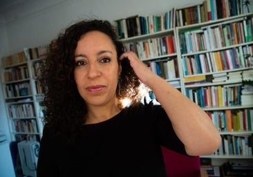 Najat El Hachmi: «Poner un velo a una niña en Educación Primaria es hipersexualizarla»