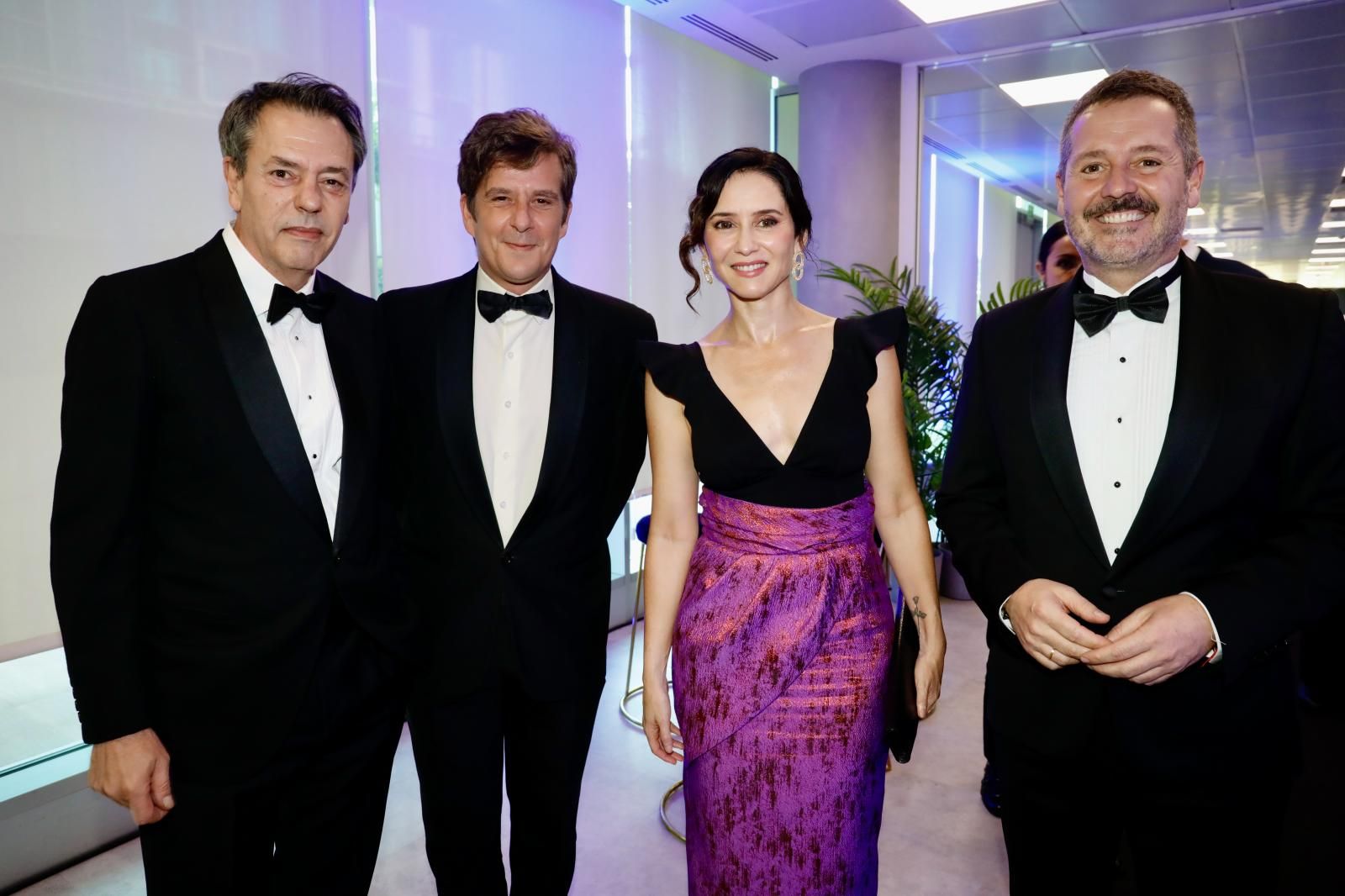 Augusto Ferrer Dalmau, pintor; Alfonso J. Ussía, columnista de ABC; Isabel Díaz Ayuso, presidenta de la Comunidad de Madrid, y Mariano de Paco, consejero de Cultura, Turismo y Deporte de la Comunidad de Madrid