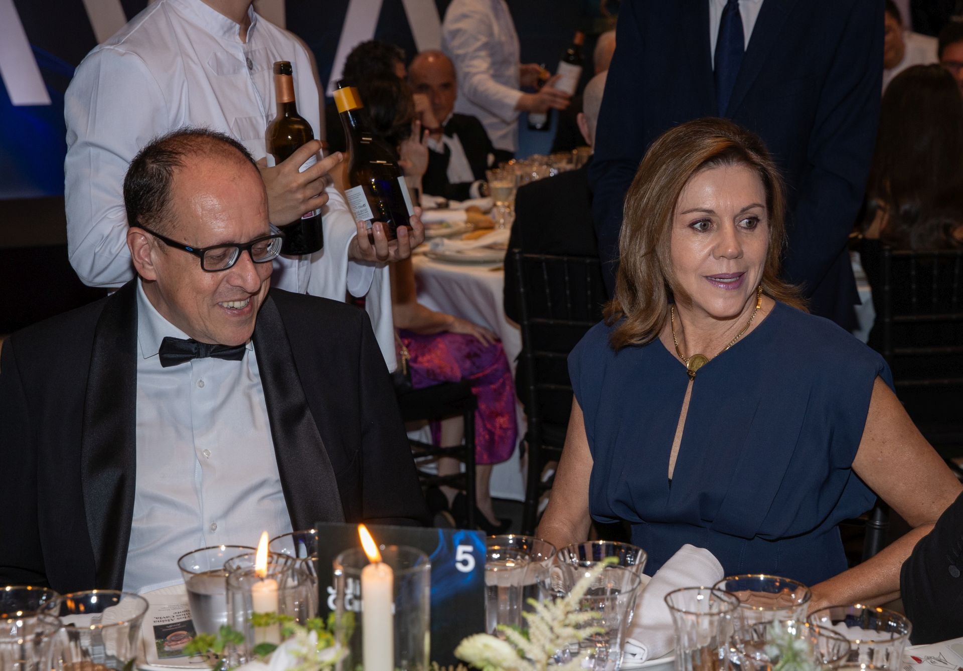 José Antonio Pérez Fernández, adjunto al director y jefe de España de ABC y María Dolores de Cospedal, exministra de Defensa