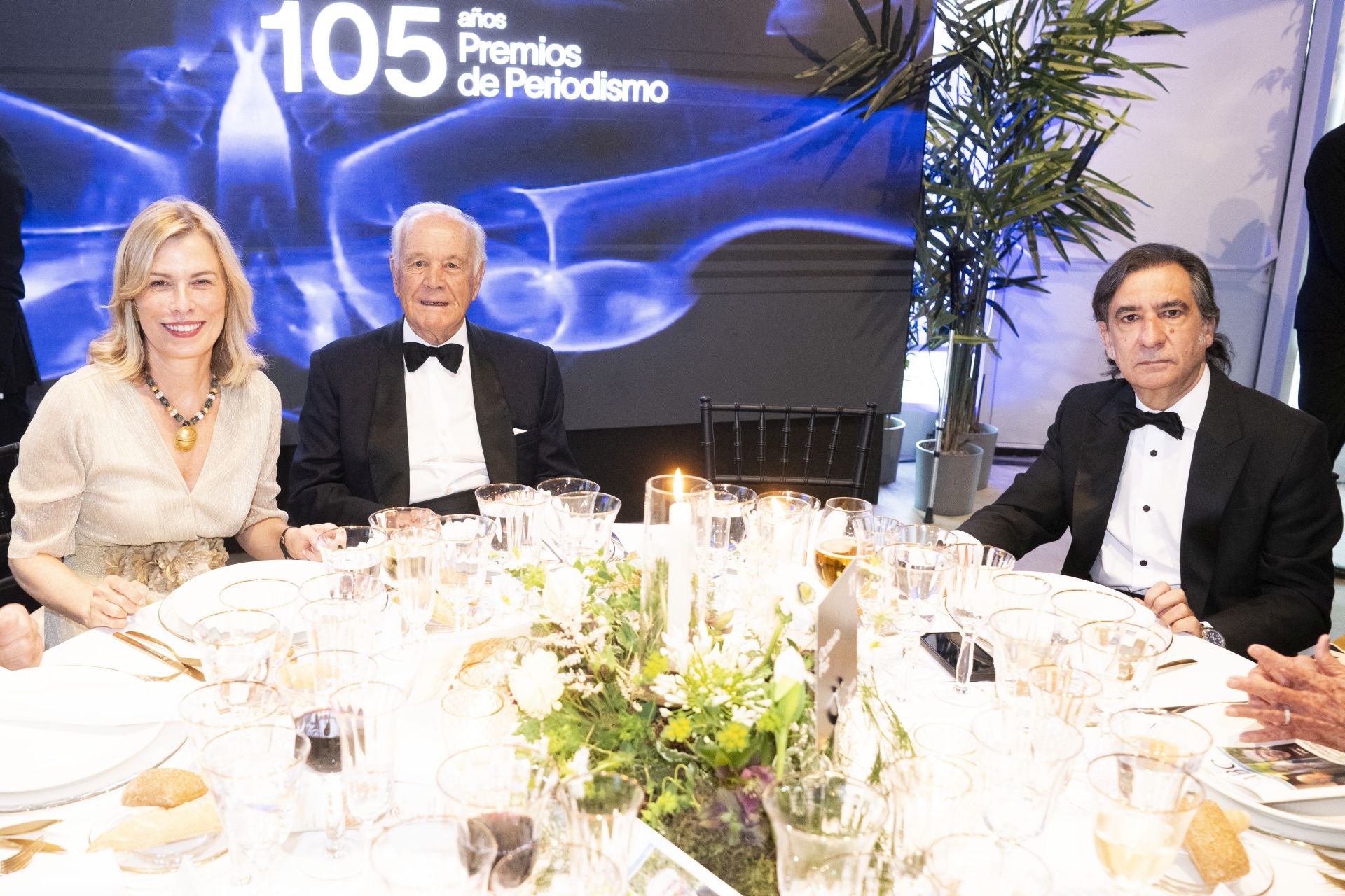 Mar Cohnen Torres, directora XL Semanal; Juan Entrecanales de Azcárate, presidente de Honor de Acciona, y Ángel Antonio Herrera, escritor y periodista