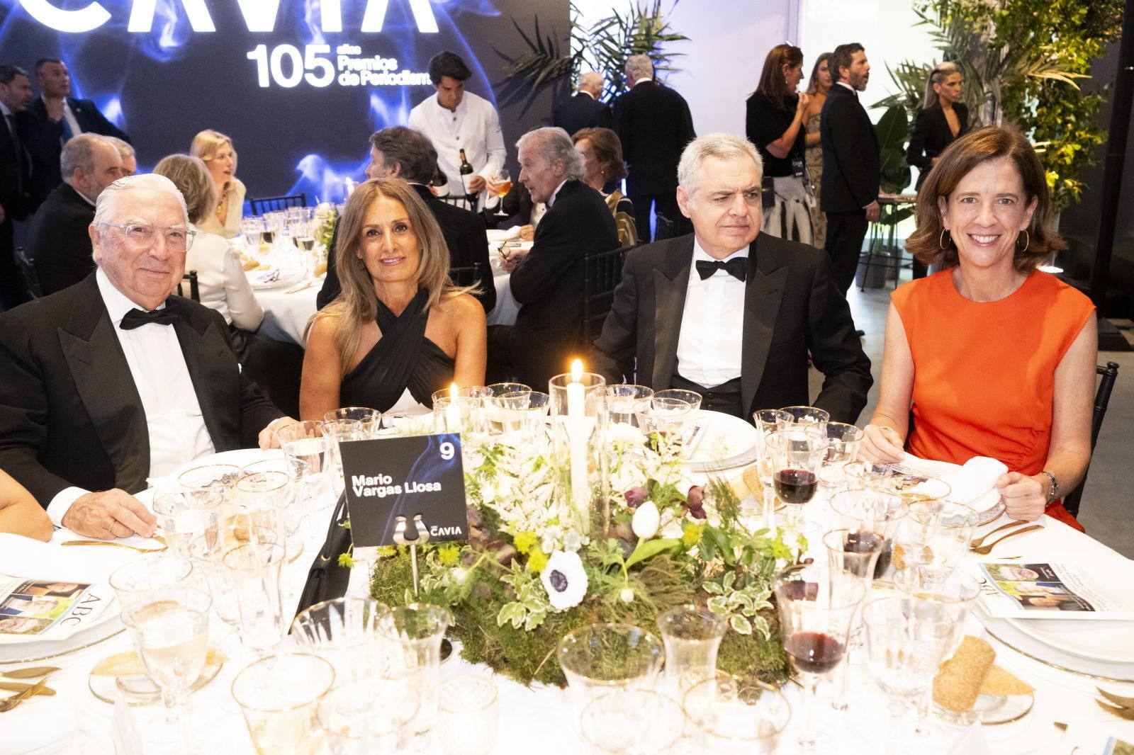 Enrique Moreno de la Copa Maestre, consejero de ABC Sevilla; Rosario Fernández Álvarez, directora de Sabadell Profesional; Pedro Pérez Llorca, socio-director-presidente de Pérez Llorca, y Alejandra Kindelán, presidenta de la AEB, estuvieron en la misma mesa durante la cena de gala de los Cavia 