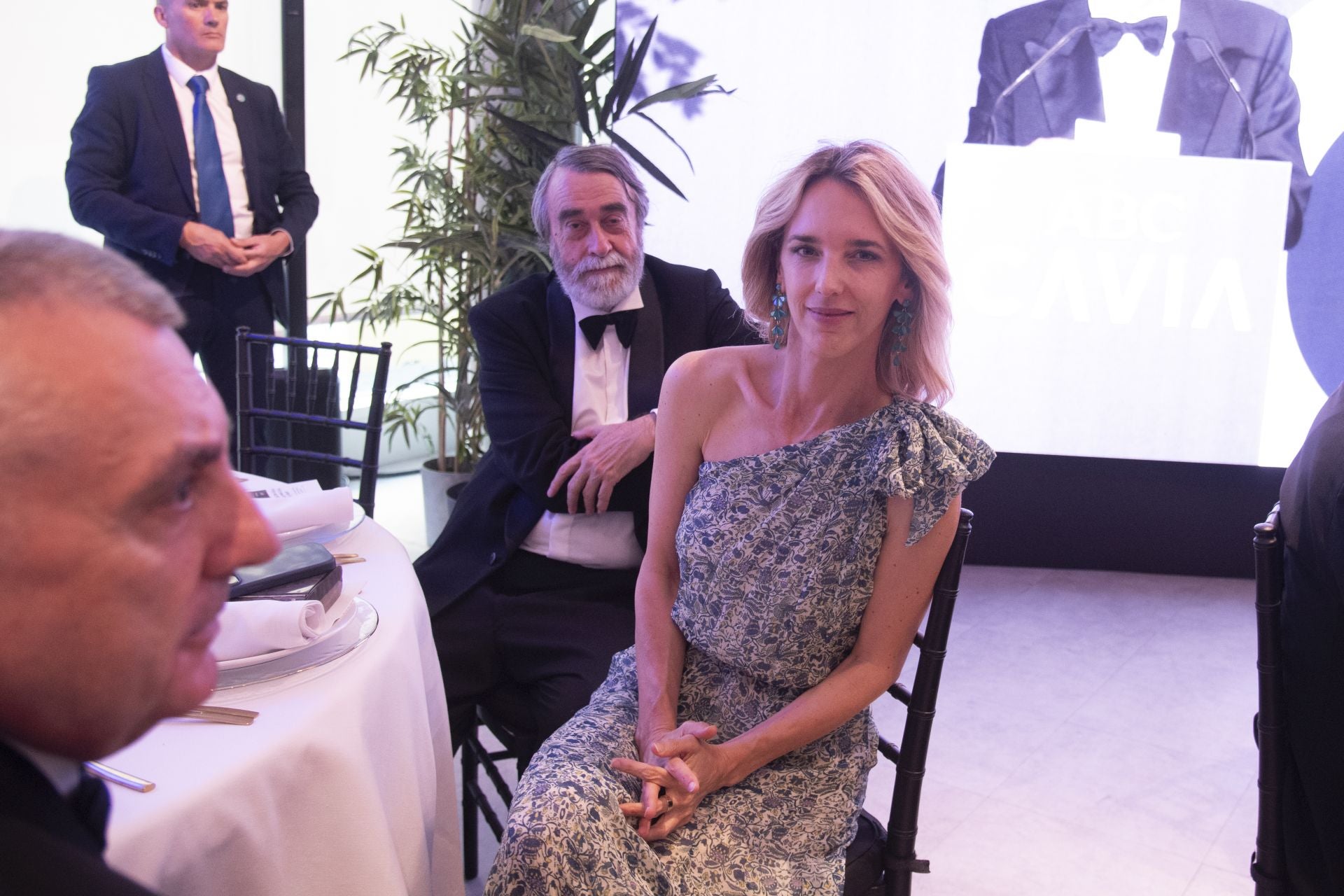 Pedro García Cuartango, jurado y colaborador de ABC, y Cayetana Álvarez de Toledo, diputada del PP