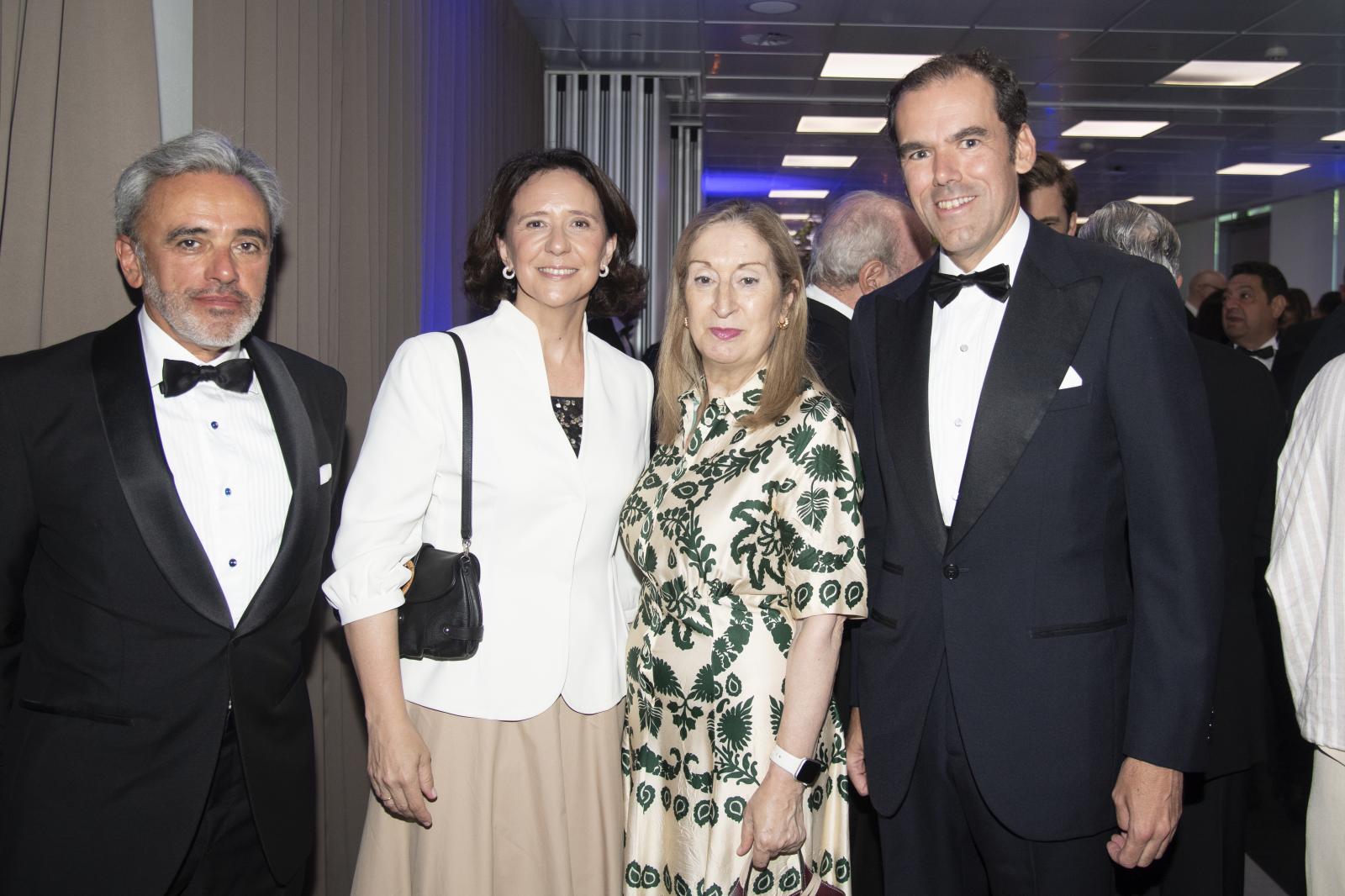 Manuel Contreras, presidente del grupo Azvi; Teresa Sanjurjo, directora Fundación Princesa de Asturias, y Rafael Benjumea, chairman and co-funder Benbros