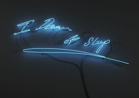 Imagen secundaria 1 - De arriba abajo, Francesca con la creadora Sissel Tolaas, que ha creado una pieza específica para 'Terrafilia'; 'I Deam of...', neón de Tracey Emin; y 'Lirio blanco', de Georgia O'Keeffe
