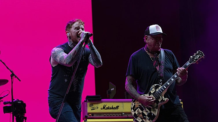 Los Sex Pistols no logran escaparse de la larga sombra de Johnny Rotten en el Cruïlla