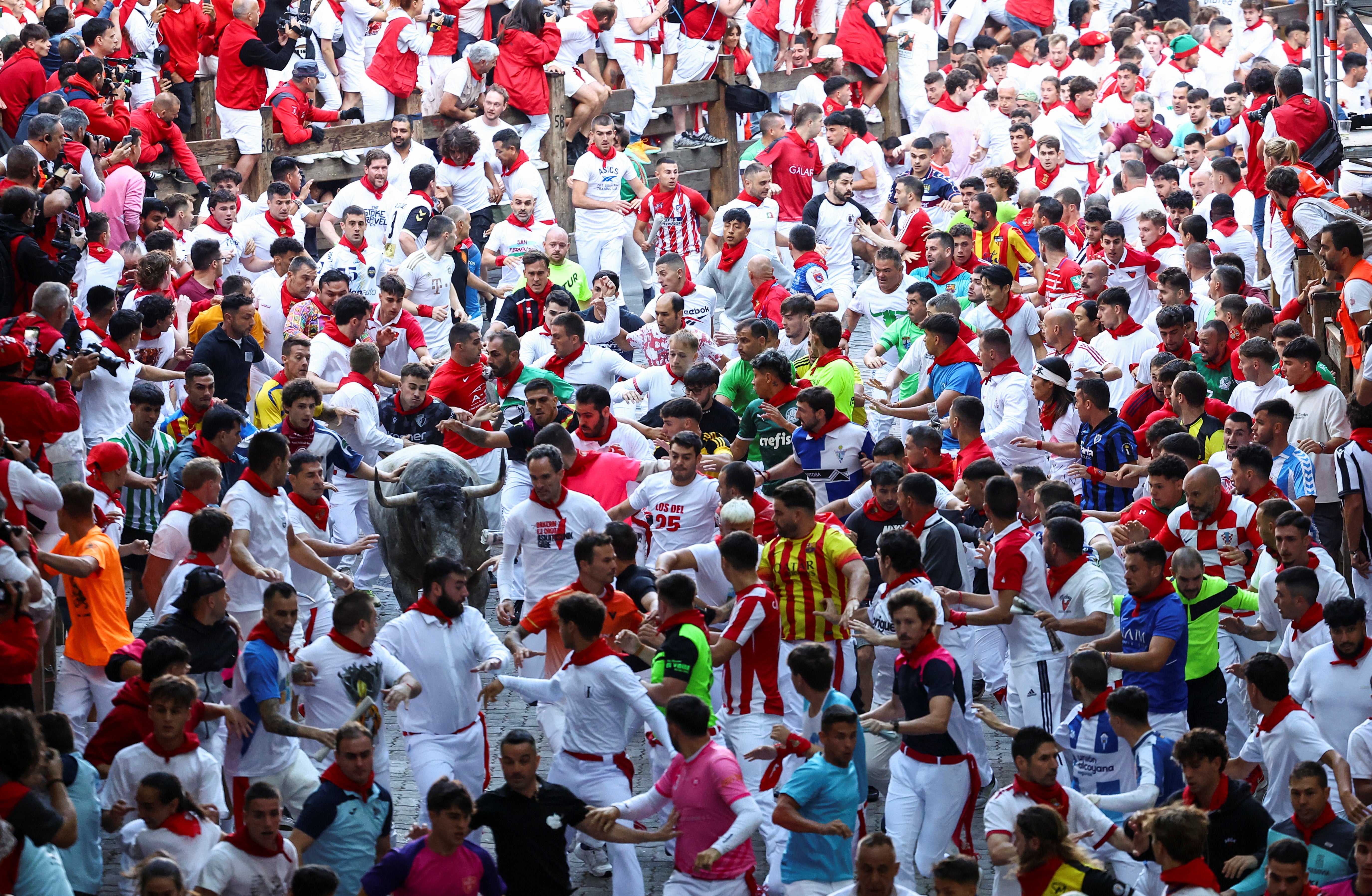 El sexto encierro de los Sanfermines, en imágenes