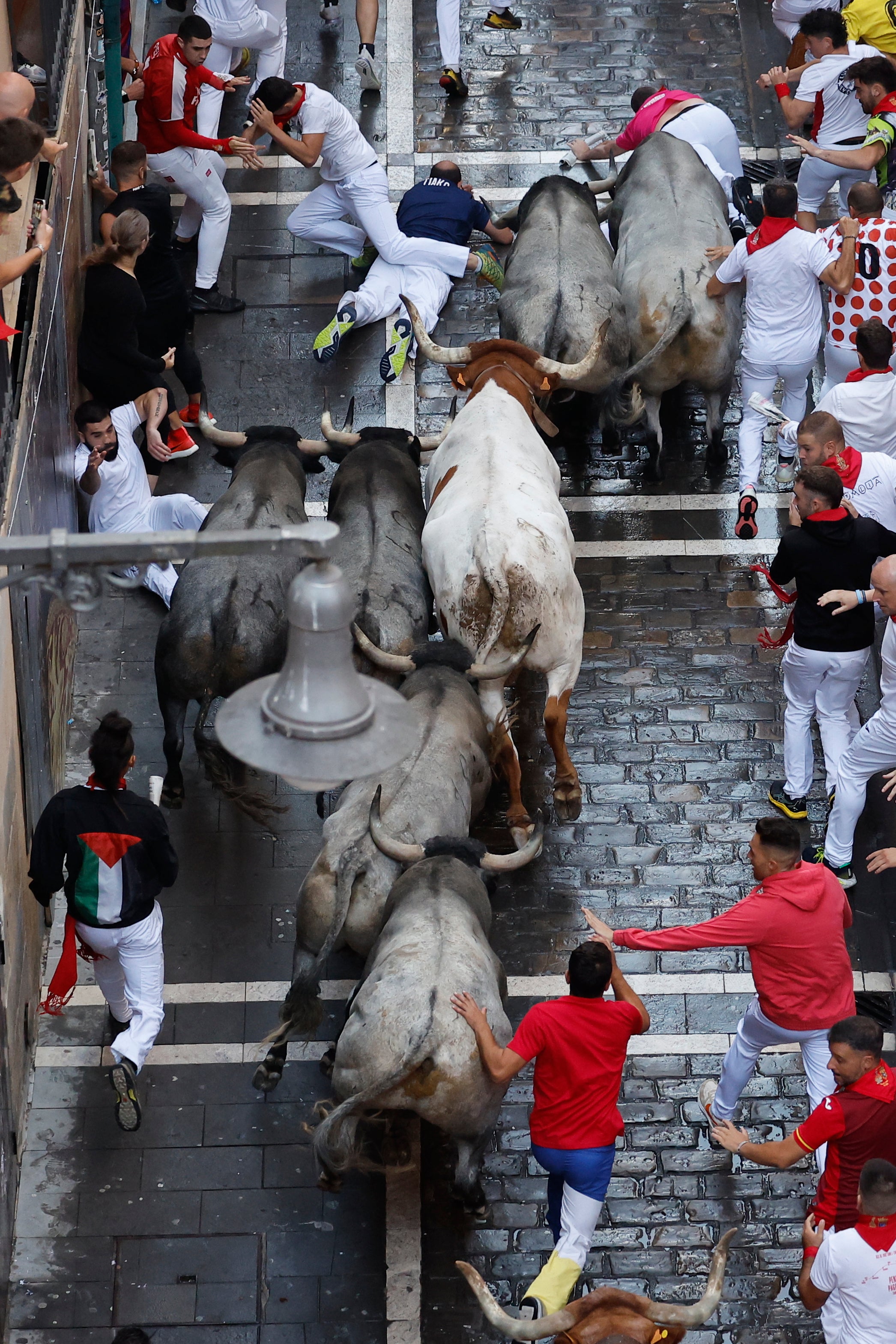 El sexto encierro de los Sanfermines, en imágenes