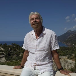 Richard Branson: «La IA utiliza ya más energía que todas las aerolíneas del mundo juntas»