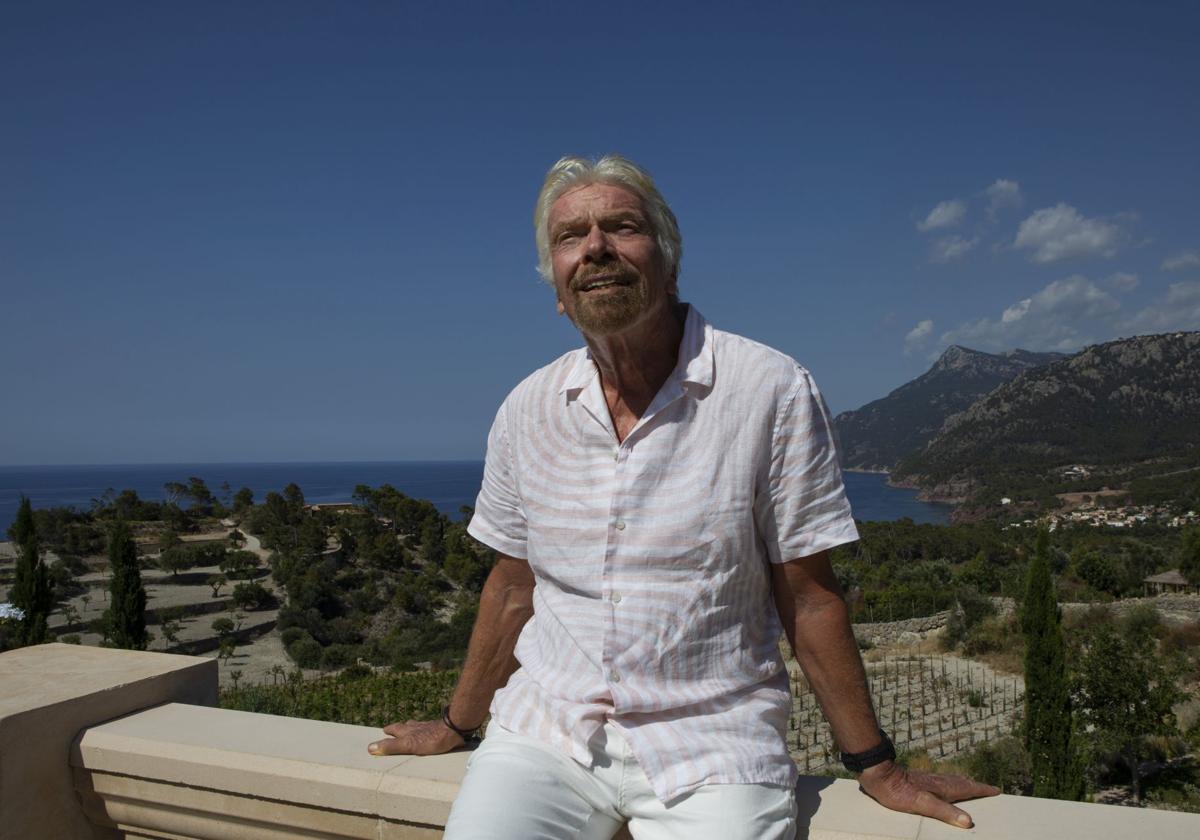 Richard Branson, en la terraza del hotel Son Bunyola